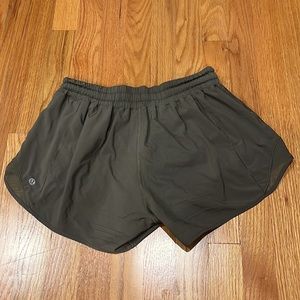 Lululemon size 8 Run hotty hot shorts 2.5”